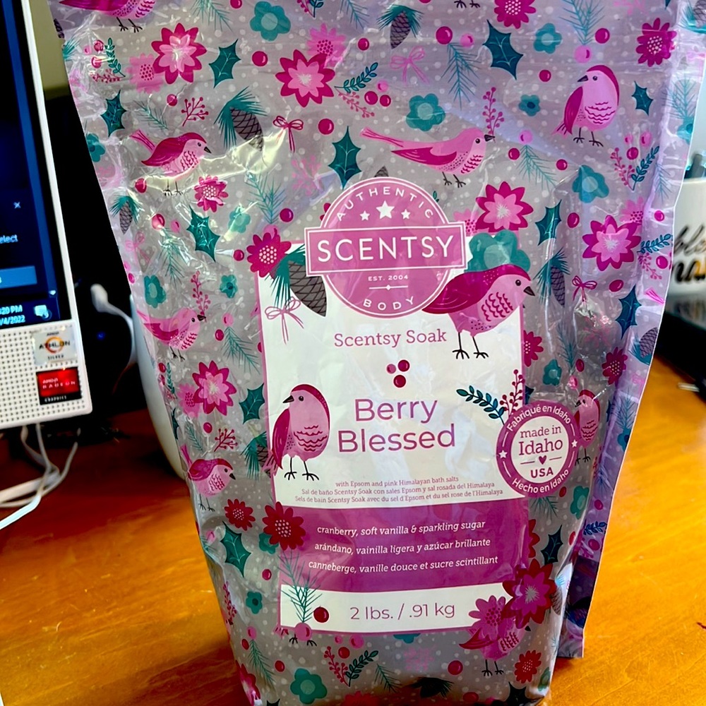 Scentsy “Berry Blessed” Scentsy Soak